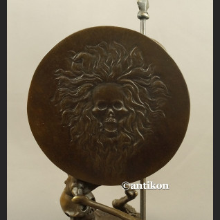 Rzeźba Kościotrup z tarczą Memento Mori 