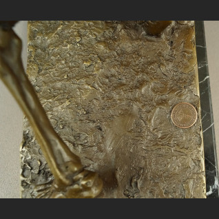 Rzeźba Kościotrup z tarczą Memento Mori 