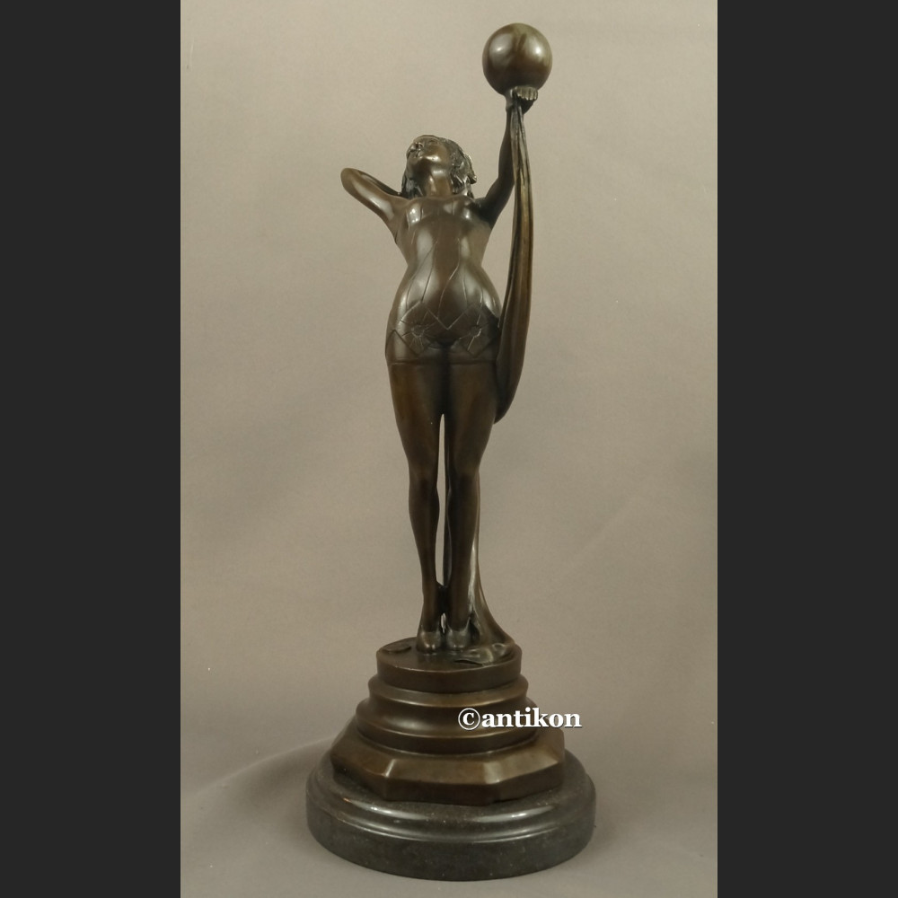 Rzeźba z brązu Art Deco Tancerka z piłką