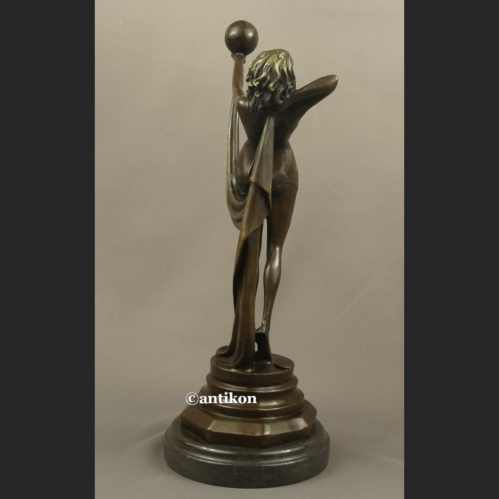 Rzeźba z brązu Art Deco Tancerka z piłką