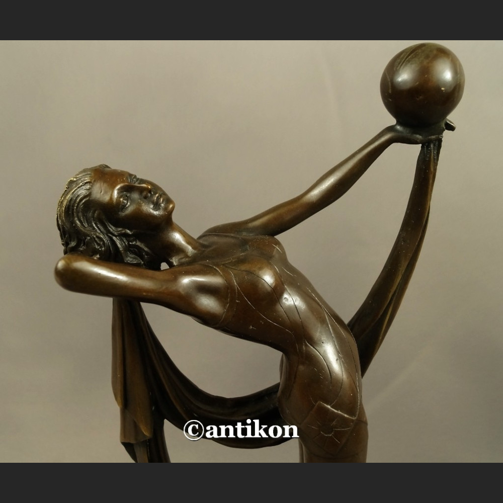 Rzeźba z brązu Art Deco Tancerka z piłką