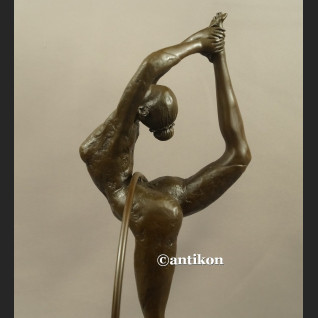 Rzeźba z brązu Tancerka z obręczą duża figurka Rzeźba z brązu Tancerka z obręczą duża figurka