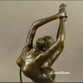 Rzeźba z brązu Tancerka z obręczą duża figurka Rzeźba z brązu Tancerka z obręczą duża figurka