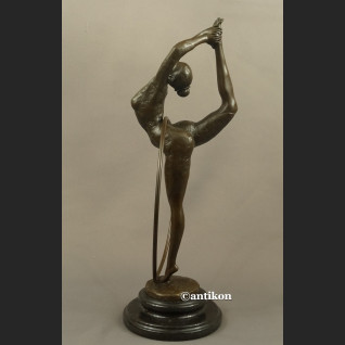 Rzeźba z brązu Tancerka z obręczą duża figurka