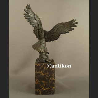 Orzeł rzeźba z brązu z rozpostartymi skrzydłami Orzeł rzeźba z brązu z rozpostartymi skrzydłami