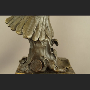 Orzeł rzeźba z brązu z rozpostartymi skrzydłami Orzeł rzeźba z brązu z rozpostartymi skrzydłami