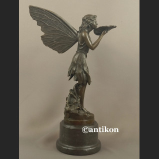 Rzeźba z brązu prześliczny elf skrzydlata dziewczyna pokaźna figura Rzeźba z brązu prześliczny elf skrzydlata dziewczyna pokaźna figura