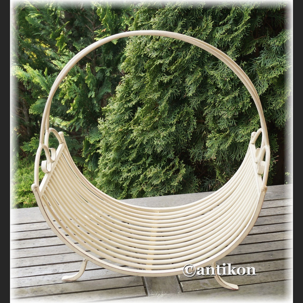 Biały kosz na drewno kominkowe prowansalski metalowy Biały kosz na drewno kominkowe prowansalski metalowy