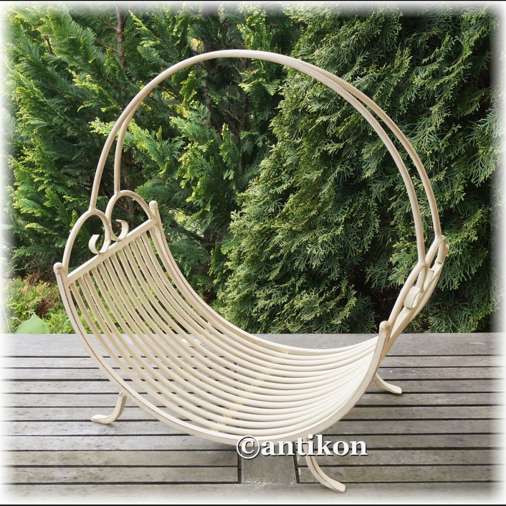 Biały kosz na drewno kominkowe prowansalski metalowy Biały kosz na drewno kominkowe prowansalski metalowy