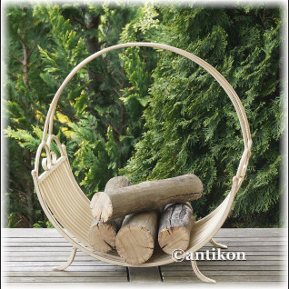 Biały kosz na drewno kominkowe prowansalski metalowy 