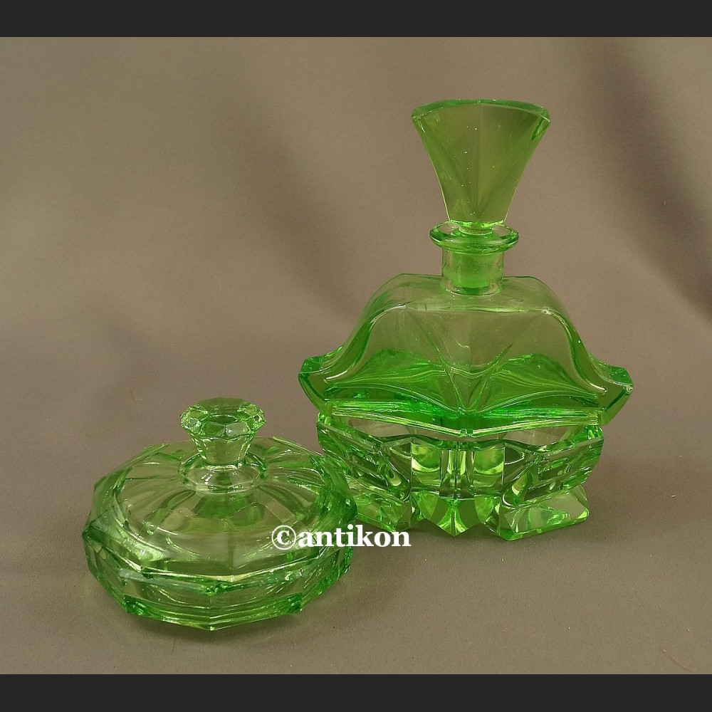 Zestaw Art Deco zielone szkło stare  Zestaw Art Deco zielone szkło stare