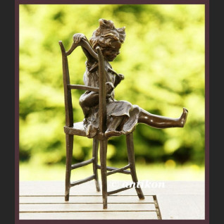 UROCZY BRĄZ DZIEWCZYNKA BAWIĄCA SIĘ Z KOTEM ZNAKOMITA RZEŹBA FRANCJA UROCZY BRĄZ DZIEWCZYNKA BAWIĄCA SIĘ Z KOTEM ZNAKOMITA RZEŹBA FRANCJA