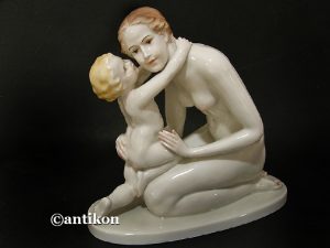 matka z dzieckiem porcelanowa figurka